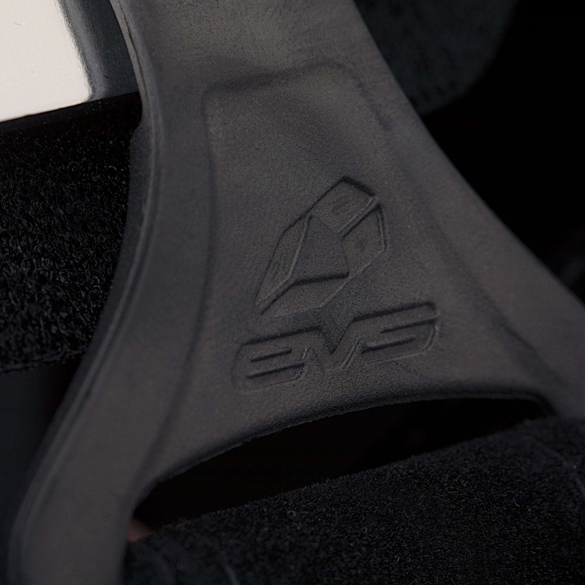 Axis Pro Knee Brace